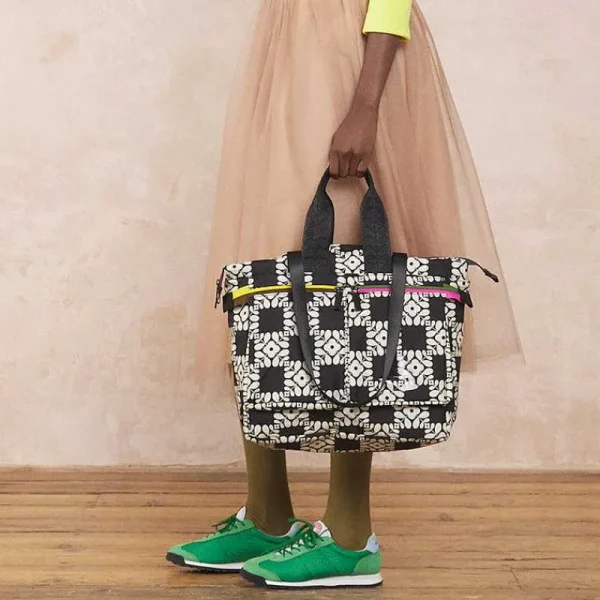 axis_tote_5-9.webp Orla Kiely Gifts Under £200-Axis Tote